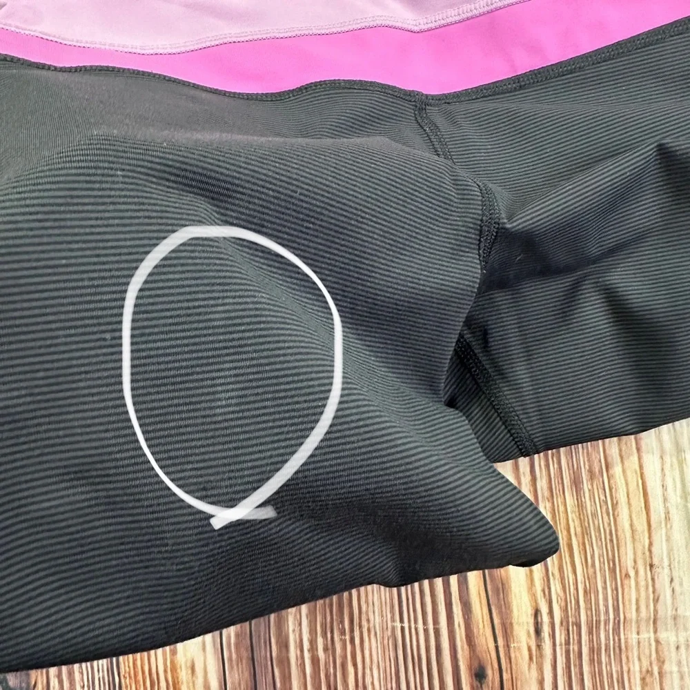Lululemon Athletica Women’s Cropped Leggings  Size 4